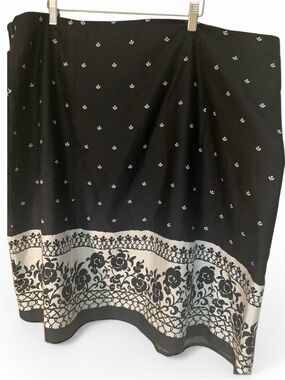 Villager by liz Claiborne Black and White Floral Border Midi Skirt cotton 20w
